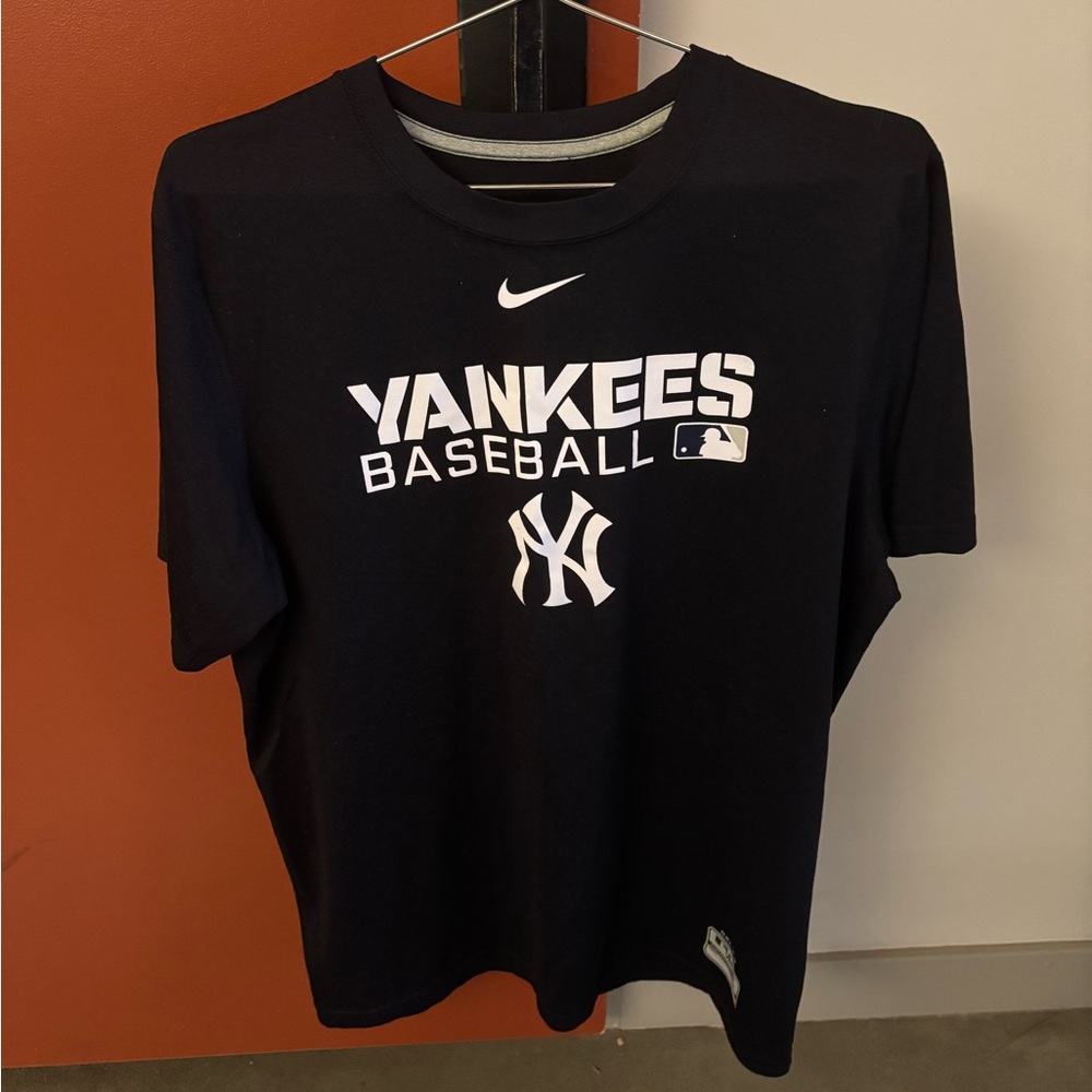 Nike New York Yankees Dri-Fit MLB Baseball Black T-Shirt Size Medium
